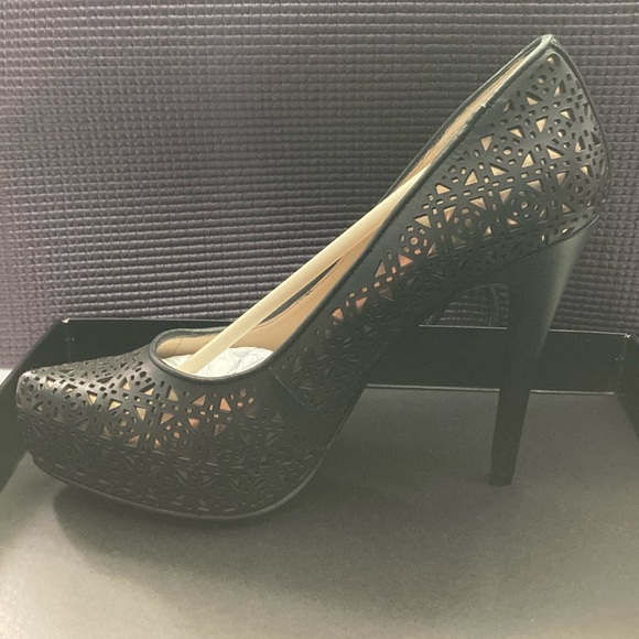 BCBG Padgett Heels Black/Bronze color - Picture 2 of 5